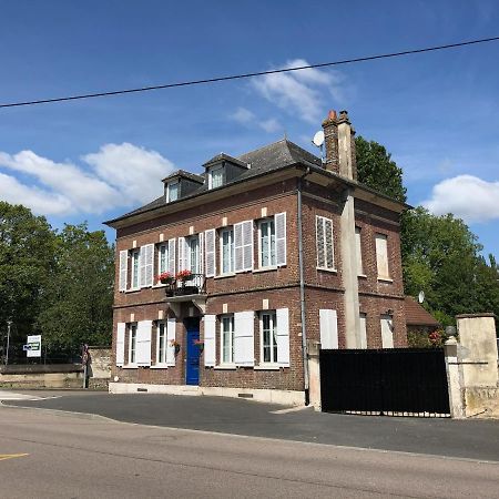 Maison Quatre Freres Louviers Esterno foto